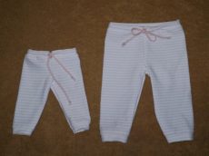 Megkötős rózsaszín csíkos nadrág, játékbaba ruha